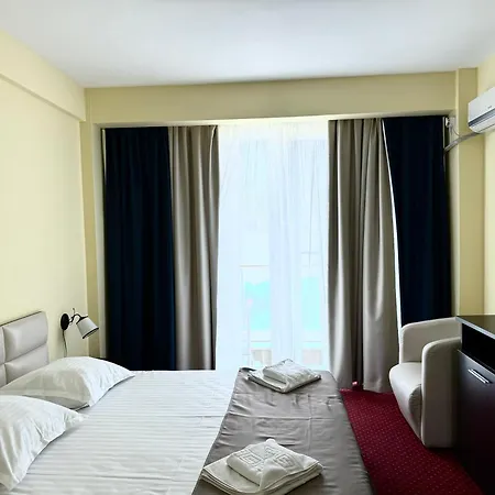 Laguna Hotel 3*